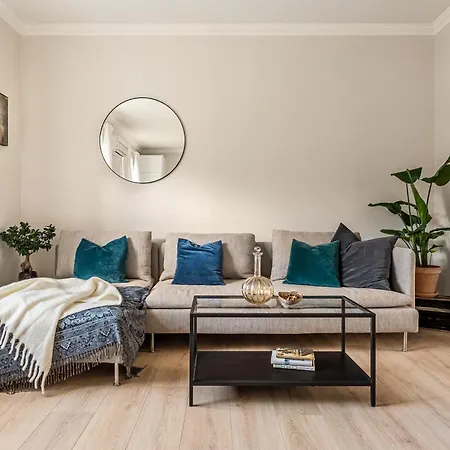 Classy - Family Friendly - Quiet Area *