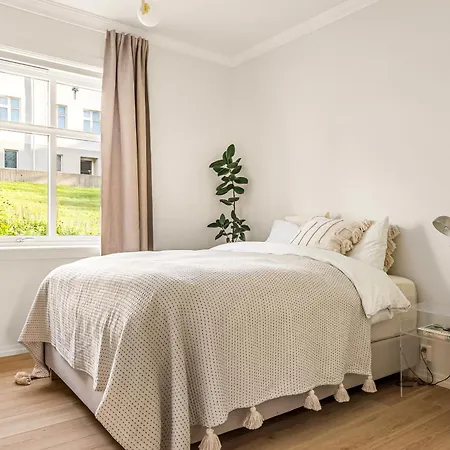 Classy - Family Friendly - Quiet Area * Bergen